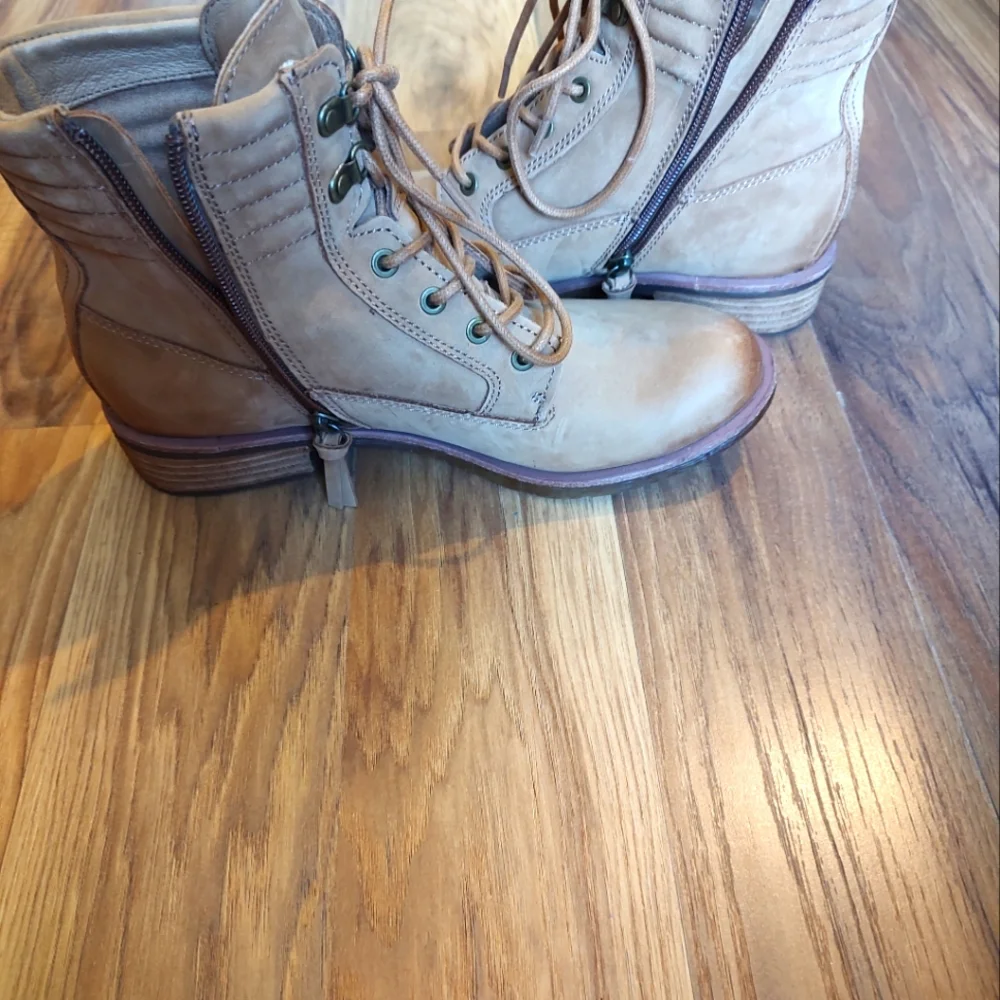 Women's Sofft Leather Lace Up Boots Light Tan Size 7.5M - Picture 6 of 7